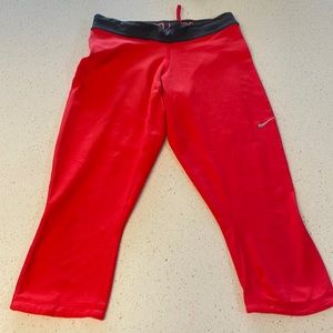 Women’s Nike Dri-Fit capris leggings!